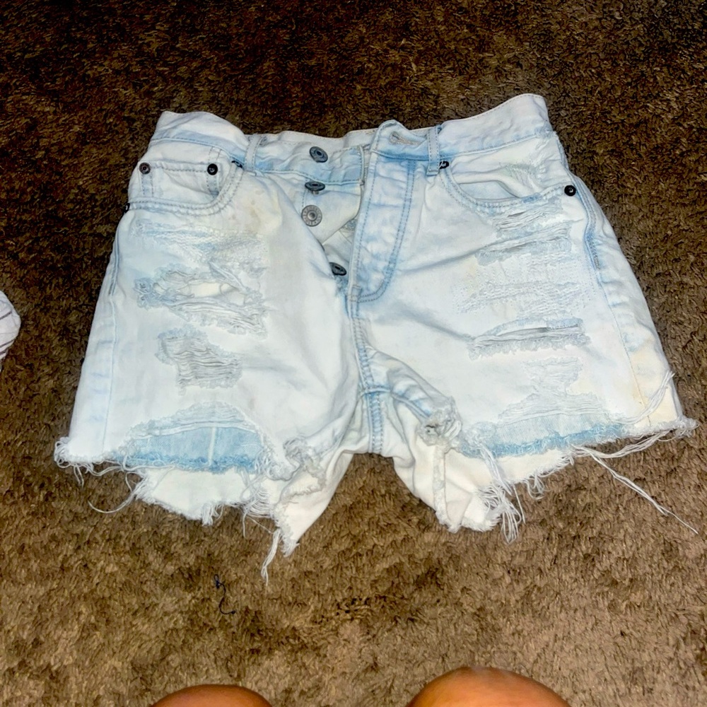 00 American eagle distressed light blue denim shorts